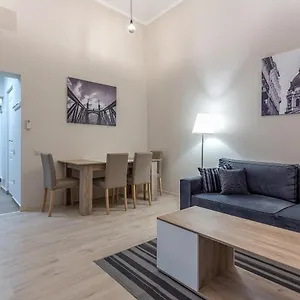https://goldcentral-apartment-akacfa.inbudapesthotels.com
